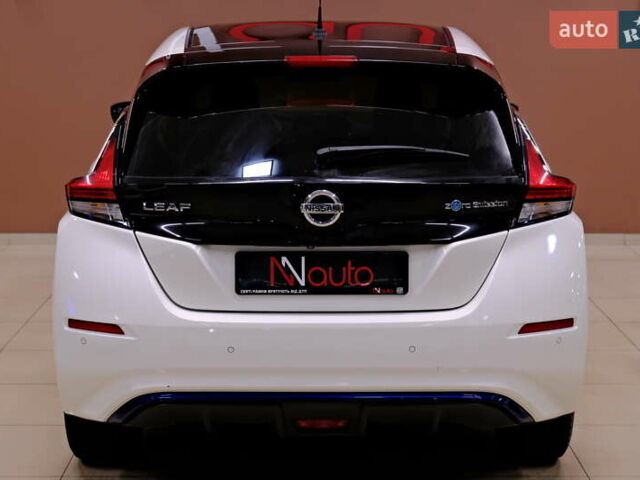 Белый Ниссан Лиф, объемом двигателя 0 л и пробегом 121 тыс. км за 14900 $, фото 12 на Automoto.ua