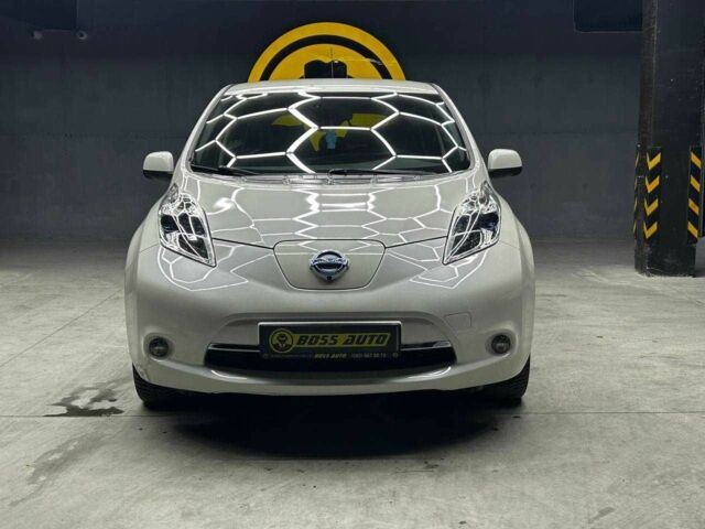 Белый Ниссан Лиф, объемом двигателя 0 л и пробегом 107 тыс. км за 8500 $, фото 1 на Automoto.ua