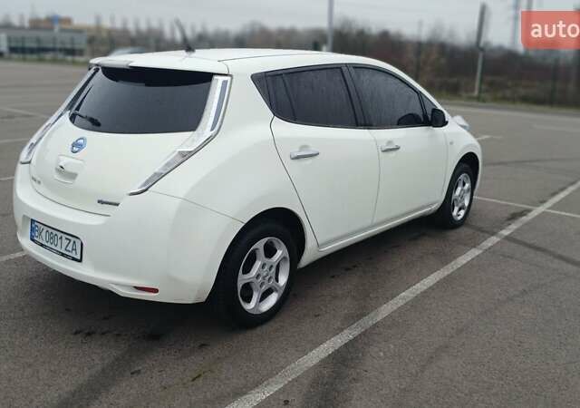 Білий Ніссан Ліф, об'ємом двигуна 0 л та пробігом 140 тис. км за 5000 $, фото 2 на Automoto.ua