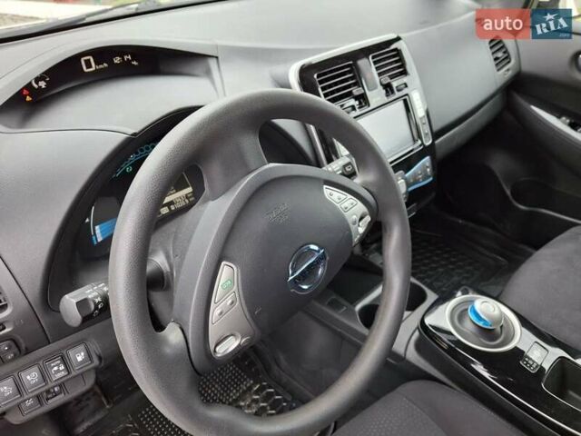 Белый Ниссан Лиф, объемом двигателя 0 л и пробегом 19 тыс. км за 8200 $, фото 7 на Automoto.ua