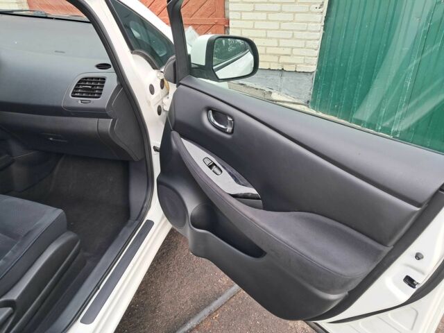 Белый Ниссан Лиф, объемом двигателя 0 л и пробегом 49 тыс. км за 7500 $, фото 14 на Automoto.ua