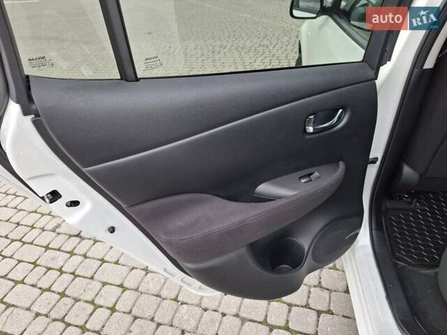 Белый Ниссан Лиф, объемом двигателя 0 л и пробегом 19 тыс. км за 8200 $, фото 9 на Automoto.ua
