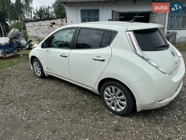 Білий Ніссан Ліф, об'ємом двигуна 0 л та пробігом 125 тис. км за 7500 $, фото 5 на Automoto.ua