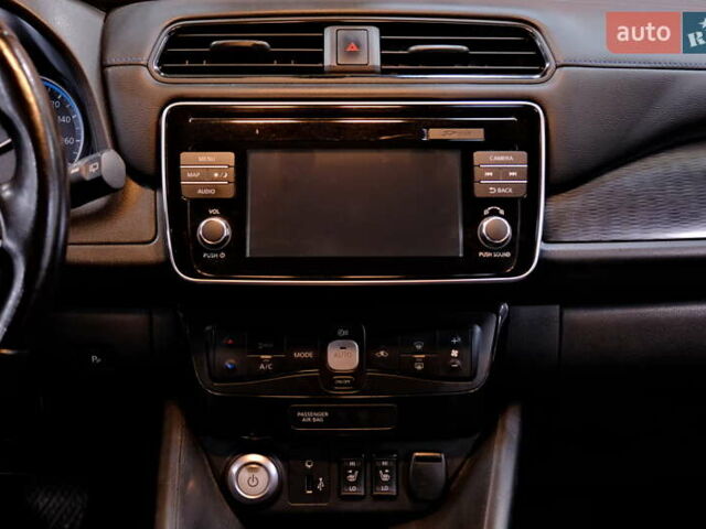 Белый Ниссан Лиф, объемом двигателя 0 л и пробегом 121 тыс. км за 14900 $, фото 51 на Automoto.ua