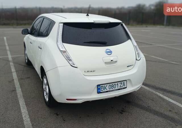 Білий Ніссан Ліф, об'ємом двигуна 0 л та пробігом 140 тис. км за 5000 $, фото 5 на Automoto.ua