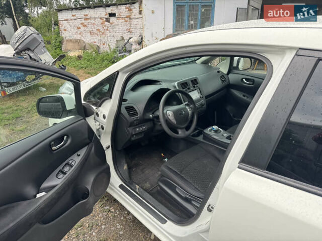Білий Ніссан Ліф, об'ємом двигуна 0 л та пробігом 125 тис. км за 7500 $, фото 6 на Automoto.ua