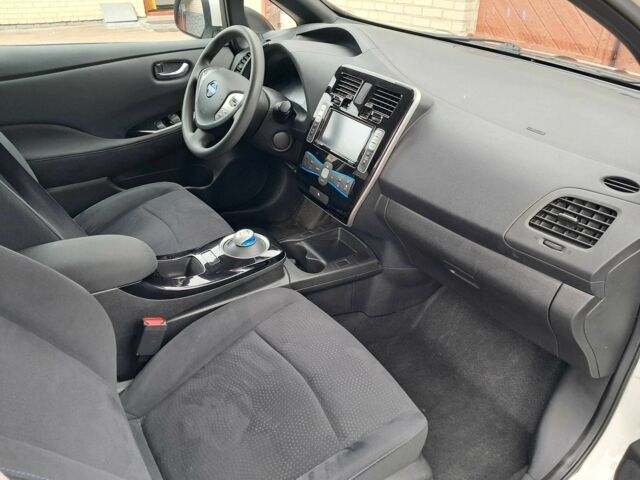 Белый Ниссан Лиф, объемом двигателя 0 л и пробегом 49 тыс. км за 7500 $, фото 15 на Automoto.ua