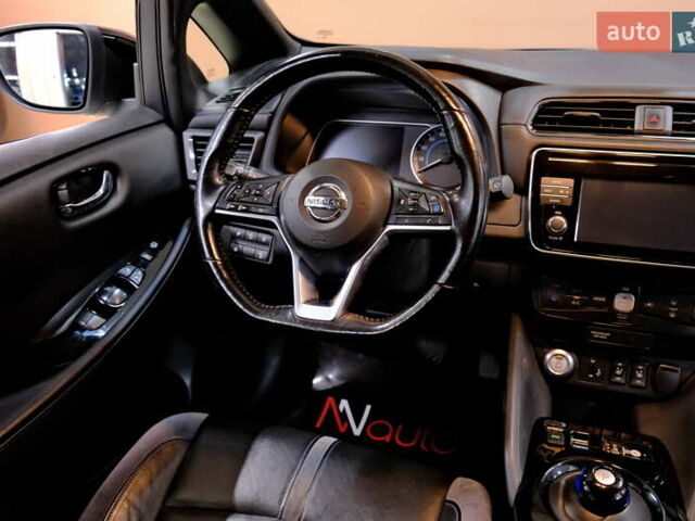 Белый Ниссан Лиф, объемом двигателя 0 л и пробегом 121 тыс. км за 14900 $, фото 49 на Automoto.ua