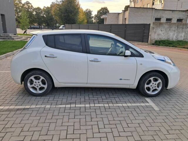 Белый Ниссан Лиф, объемом двигателя 0 л и пробегом 49 тыс. км за 7500 $, фото 9 на Automoto.ua