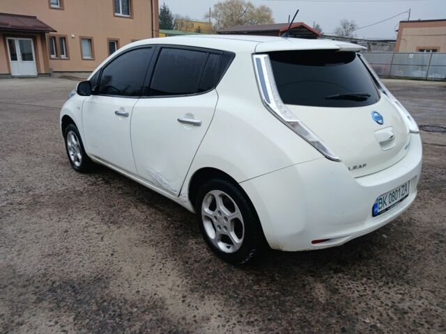 Білий Ніссан Ліф, об'ємом двигуна 0 л та пробігом 243 тис. км за 4999 $, фото 3 на Automoto.ua
