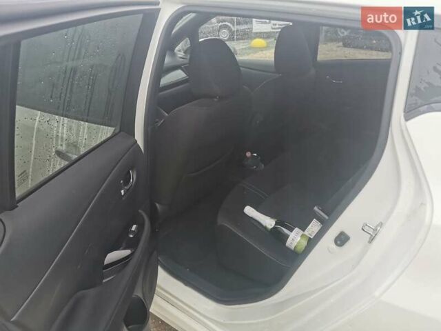 Белый Ниссан Лиф, объемом двигателя 0 л и пробегом 138 тыс. км за 11600 $, фото 7 на Automoto.ua