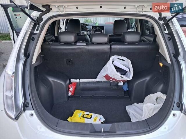 Білий Ніссан Ліф, об'ємом двигуна 0 л та пробігом 109 тис. км за 9500 $, фото 8 на Automoto.ua