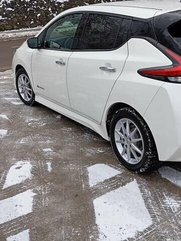 Белый Ниссан Лиф, объемом двигателя 0 л и пробегом 43 тыс. км за 16700 $, фото 20 на Automoto.ua