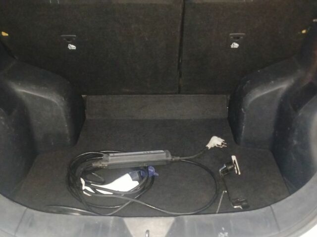 Білий Ніссан Ліф, об'ємом двигуна 0 л та пробігом 243 тис. км за 4999 $, фото 6 на Automoto.ua