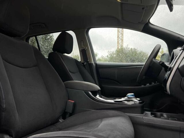 Білий Ніссан Ліф, об'ємом двигуна 0 л та пробігом 107 тис. км за 7700 $, фото 17 на Automoto.ua