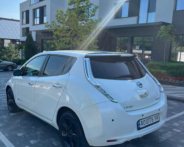Білий Ніссан Ліф, об'ємом двигуна 0 л та пробігом 96 тис. км за 9500 $, фото 35 на Automoto.ua