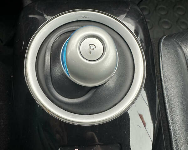 Белый Ниссан Лиф, объемом двигателя 0 л и пробегом 93 тыс. км за 8000 $, фото 12 на Automoto.ua