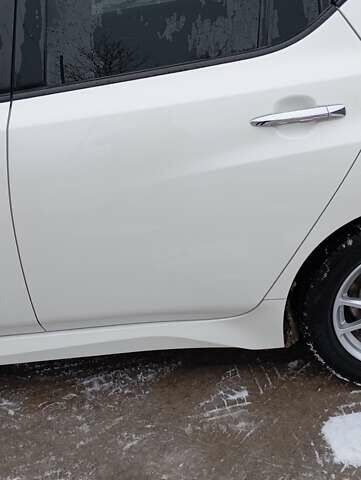 Белый Ниссан Лиф, объемом двигателя 0 л и пробегом 43 тыс. км за 16700 $, фото 3 на Automoto.ua