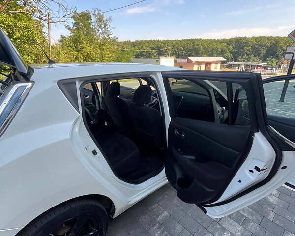 Білий Ніссан Ліф, об'ємом двигуна 0 л та пробігом 96 тис. км за 9500 $, фото 61 на Automoto.ua