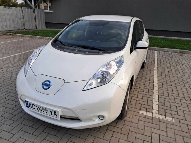 Белый Ниссан Лиф, объемом двигателя 0 л и пробегом 49 тыс. км за 7500 $, фото 1 на Automoto.ua