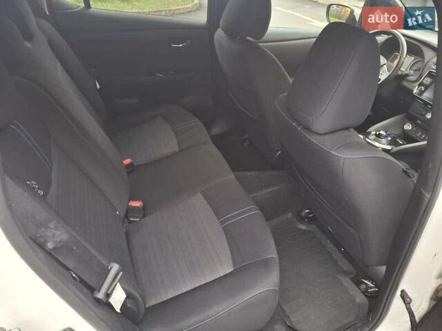 Белый Ниссан Лиф, объемом двигателя 0 л и пробегом 142 тыс. км за 12500 $, фото 19 на Automoto.ua