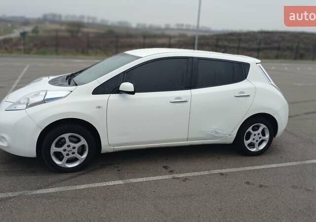 Білий Ніссан Ліф, об'ємом двигуна 0 л та пробігом 140 тис. км за 5000 $, фото 12 на Automoto.ua