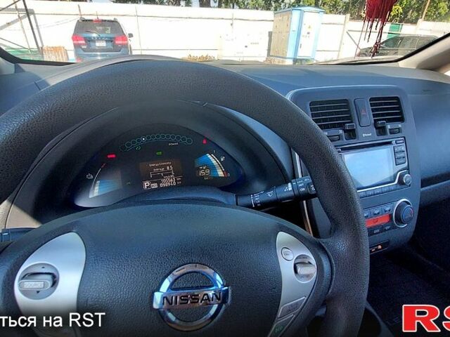 Білий Ніссан Ліф, об'ємом двигуна 80 л та пробігом 105 тис. км за 9350 $, фото 7 на Automoto.ua