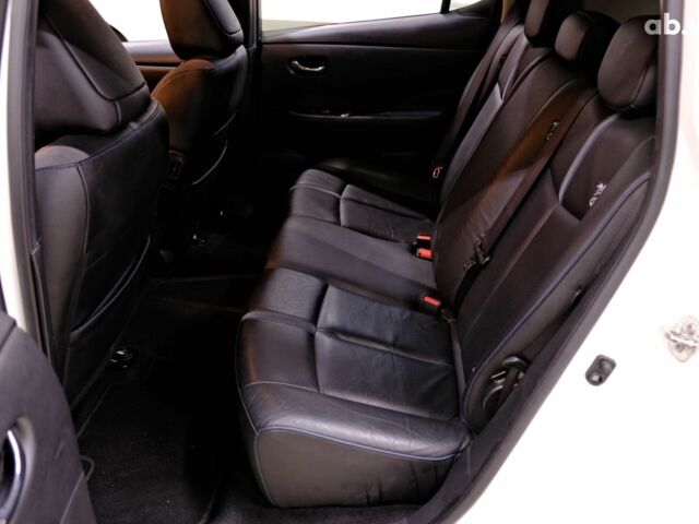 Белый Ниссан Лиф, объемом двигателя 0 л и пробегом 121 тыс. км за 14900 $, фото 7 на Automoto.ua