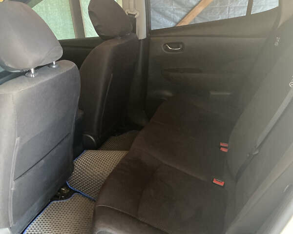 Белый Ниссан Лиф, объемом двигателя 0 л и пробегом 118 тыс. км за 9500 $, фото 10 на Automoto.ua