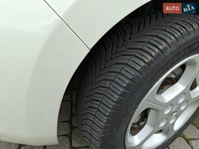 Белый Ниссан Лиф, объемом двигателя 0 л и пробегом 19 тыс. км за 8200 $, фото 15 на Automoto.ua