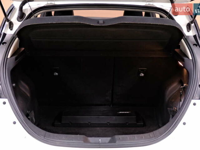 Белый Ниссан Лиф, объемом двигателя 0 л и пробегом 121 тыс. км за 14900 $, фото 53 на Automoto.ua