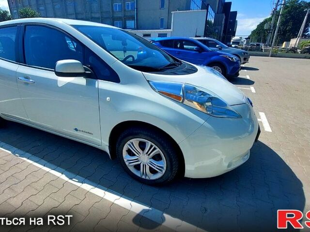 Білий Ніссан Ліф, об'ємом двигуна 80 л та пробігом 105 тис. км за 9350 $, фото 5 на Automoto.ua