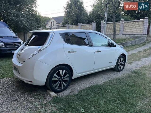 Белый Ниссан Лиф, объемом двигателя 0 л и пробегом 107 тыс. км за 8400 $, фото 8 на Automoto.ua