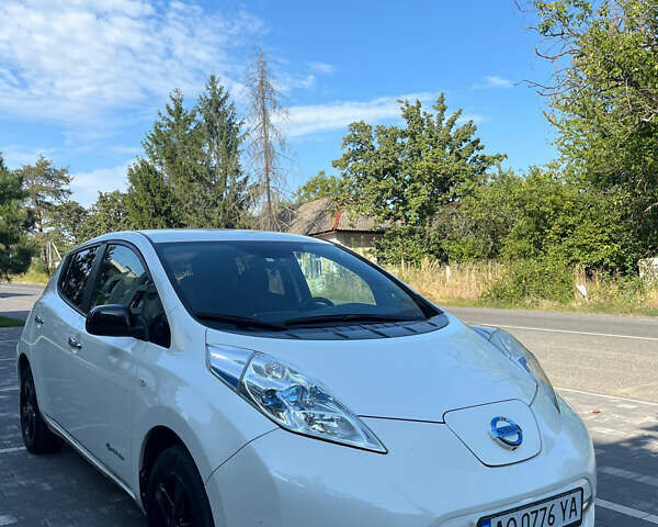 Білий Ніссан Ліф, об'ємом двигуна 0 л та пробігом 96 тис. км за 9500 $, фото 36 на Automoto.ua