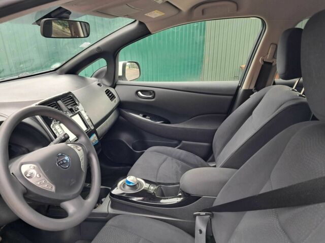 Белый Ниссан Лиф, объемом двигателя 0 л и пробегом 49 тыс. км за 7500 $, фото 18 на Automoto.ua