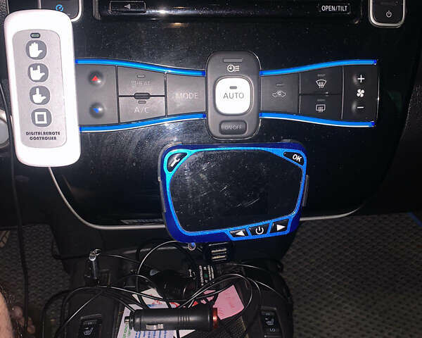 Белый Ниссан Лиф, объемом двигателя 0 л и пробегом 118 тыс. км за 9500 $, фото 8 на Automoto.ua