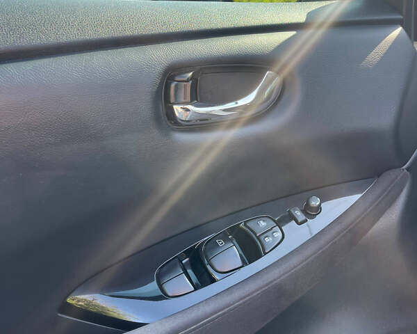 Білий Ніссан Ліф, об'ємом двигуна 0 л та пробігом 96 тис. км за 9500 $, фото 26 на Automoto.ua