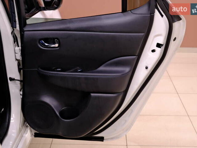 Белый Ниссан Лиф, объемом двигателя 0 л и пробегом 121 тыс. км за 14900 $, фото 40 на Automoto.ua