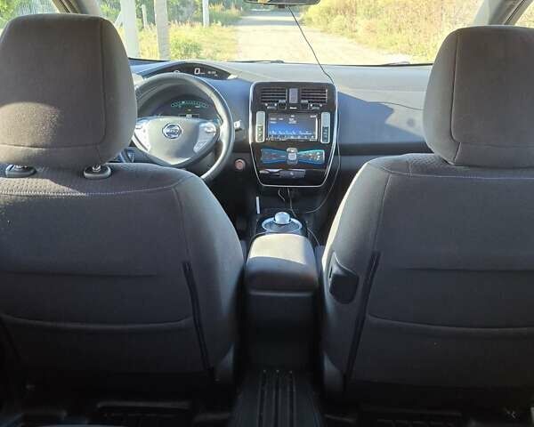 Белый Ниссан Лиф, объемом двигателя 0 л и пробегом 112 тыс. км за 10500 $, фото 14 на Automoto.ua