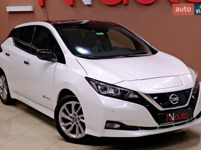 Белый Ниссан Лиф, объемом двигателя 0 л и пробегом 121 тыс. км за 14900 $, фото 5 на Automoto.ua