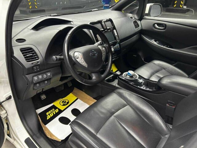 Белый Ниссан Лиф, объемом двигателя 0 л и пробегом 107 тыс. км за 8500 $, фото 7 на Automoto.ua