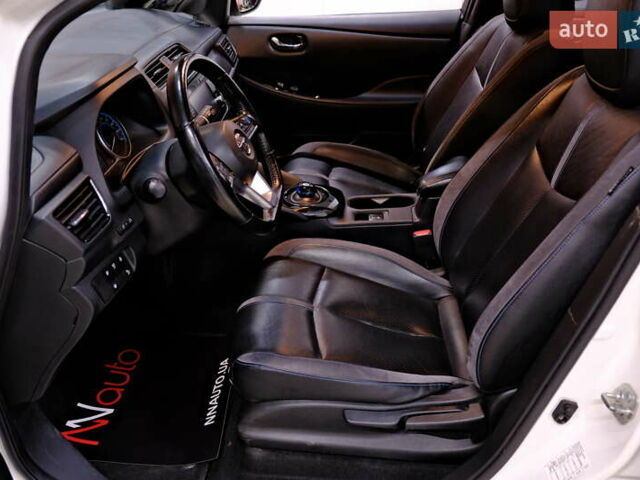 Белый Ниссан Лиф, объемом двигателя 0 л и пробегом 121 тыс. км за 14900 $, фото 33 на Automoto.ua