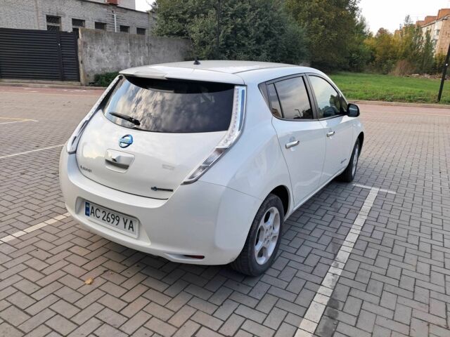 Белый Ниссан Лиф, объемом двигателя 0 л и пробегом 49 тыс. км за 7500 $, фото 7 на Automoto.ua