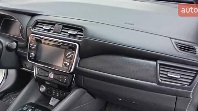 Белый Ниссан Лиф, объемом двигателя 0 л и пробегом 43 тыс. км за 16700 $, фото 12 на Automoto.ua