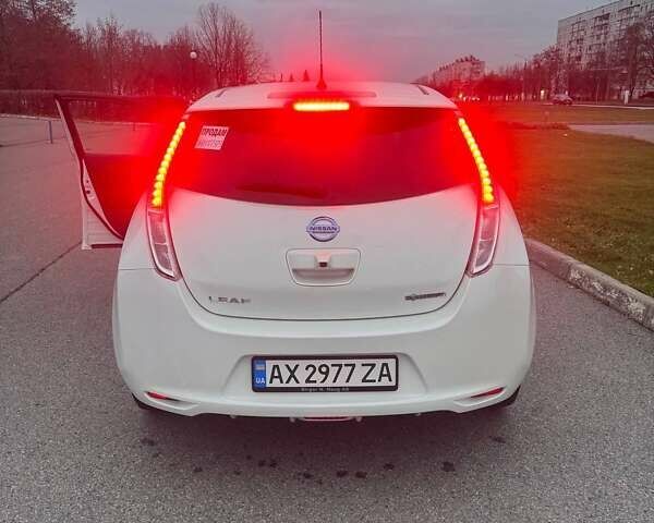 Белый Ниссан Лиф, объемом двигателя 0 л и пробегом 138 тыс. км за 7900 $, фото 10 на Automoto.ua