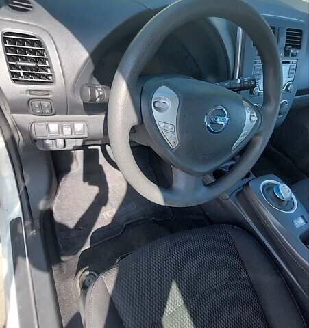 Белый Ниссан Лиф, объемом двигателя 0 л и пробегом 105 тыс. км за 9050 $, фото 3 на Automoto.ua