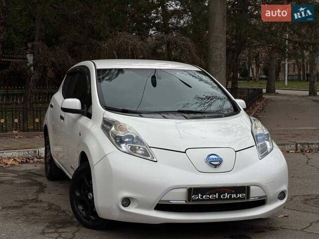 Белый Ниссан Лиф, объемом двигателя 0 л и пробегом 138 тыс. км за 6799 $, фото 2 на Automoto.ua