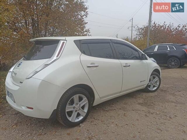 Белый Ниссан Лиф, объемом двигателя 0 л и пробегом 170 тыс. км за 5999 $, фото 6 на Automoto.ua