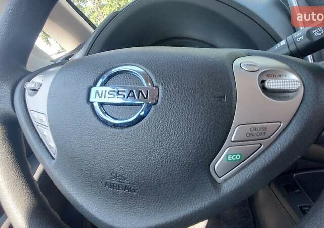 Белый Ниссан Лиф, объемом двигателя 0 л и пробегом 105 тыс. км за 9050 $, фото 11 на Automoto.ua