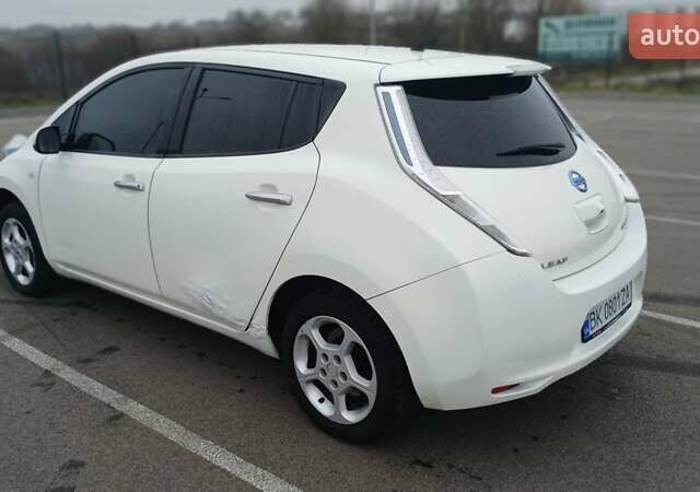 Білий Ніссан Ліф, об'ємом двигуна 0 л та пробігом 140 тис. км за 5000 $, фото 4 на Automoto.ua